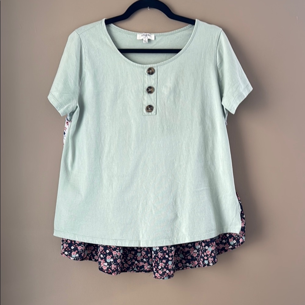 Short-Sleeve Layered Hem Top in Light Mint